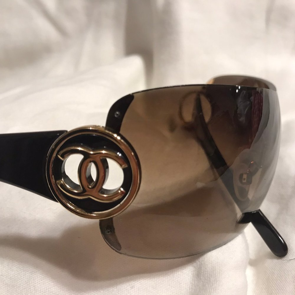 FLASH SALE! Chanel Shield Interlocking CC Sunglasses - purchased in Italy
